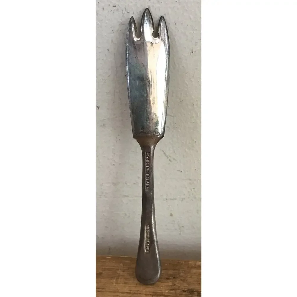 Set Mixed Random Lot 3 Vtg Antique English Silverplate Butter Knives Servers